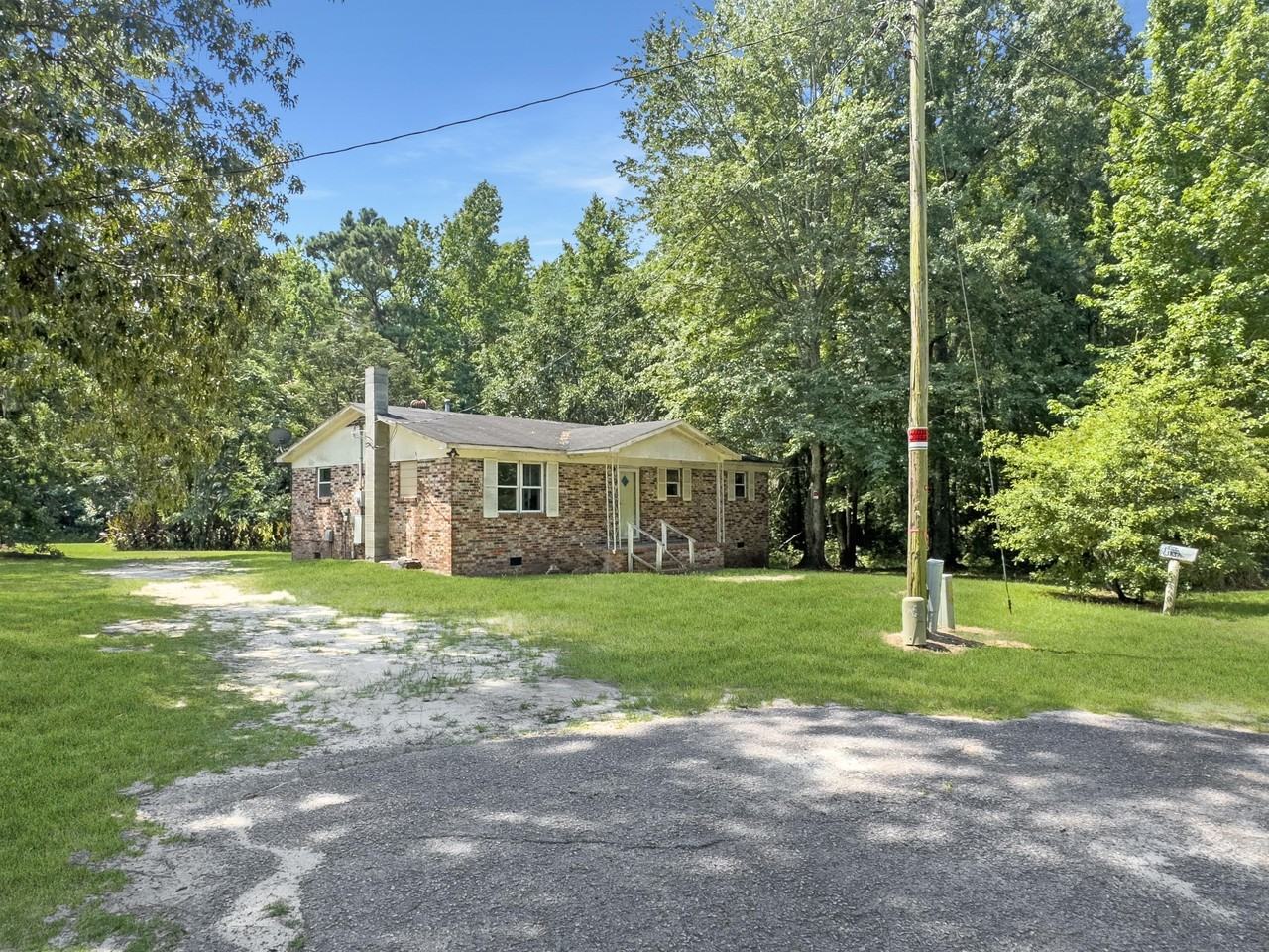 1137 Carter Rd - Photo 3 of 23