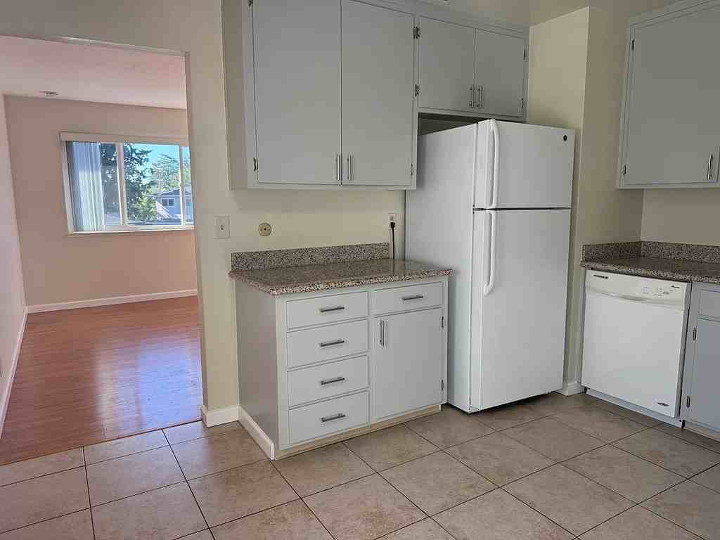 10366 Greenwood Ct 10366 Greenwood Ct #4 - Photo 7 of 9