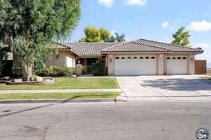 featured image of 2751 Sandalwood Dr