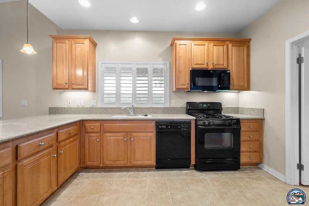 2751 Sandalwood Dr - Photo 7 of 20
