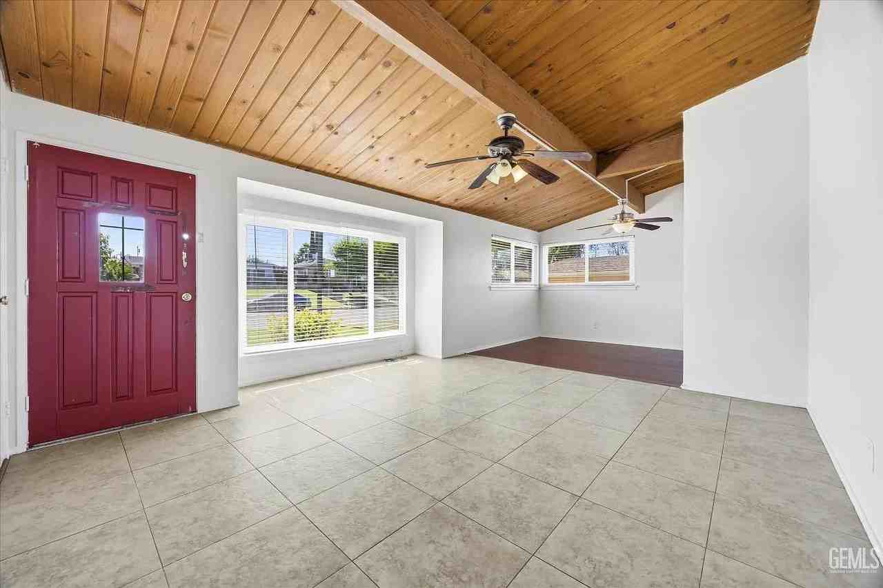 2712 Hollins St - Photo 3 of 20