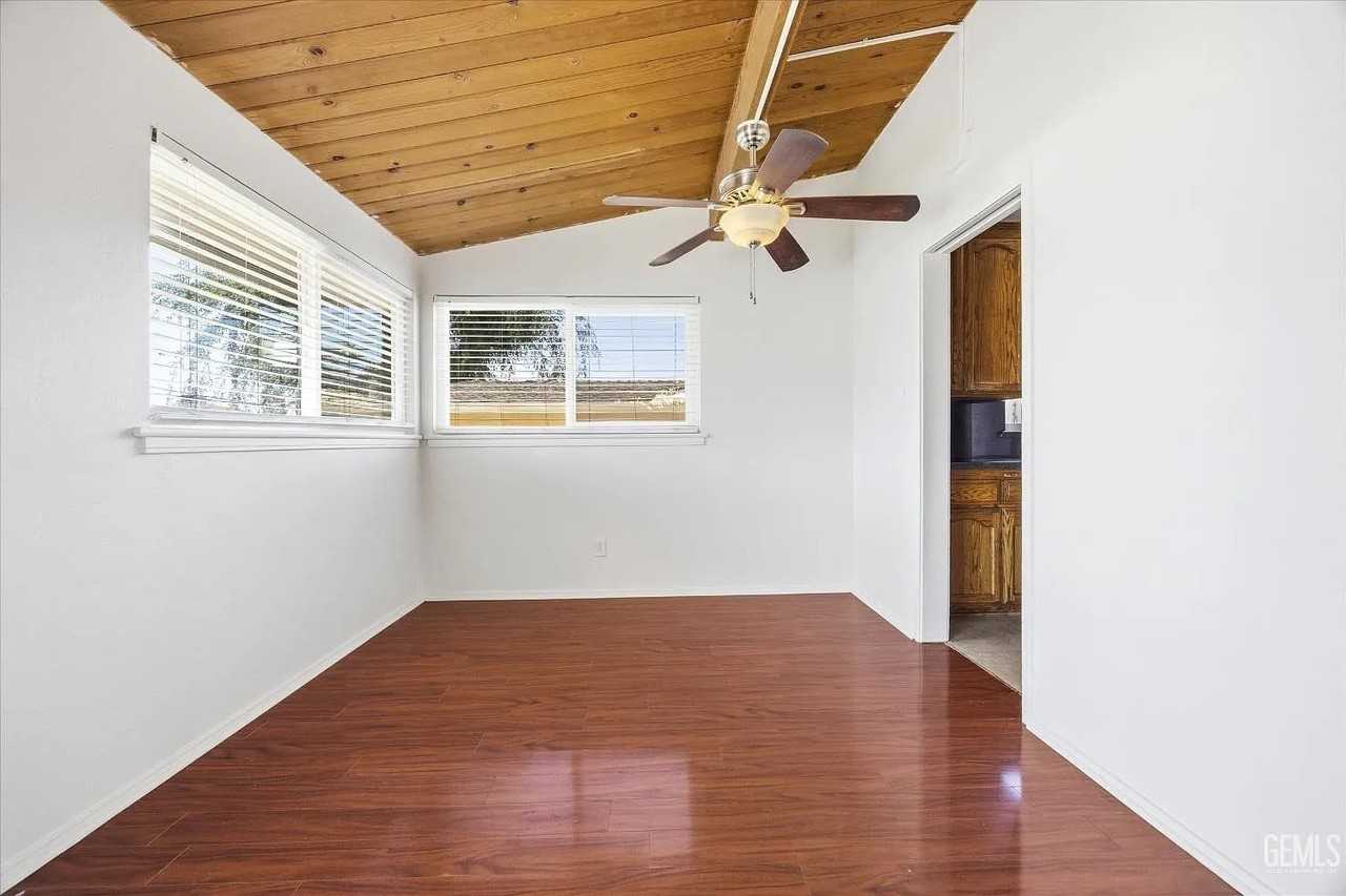 2712 Hollins St - Photo 5 of 20