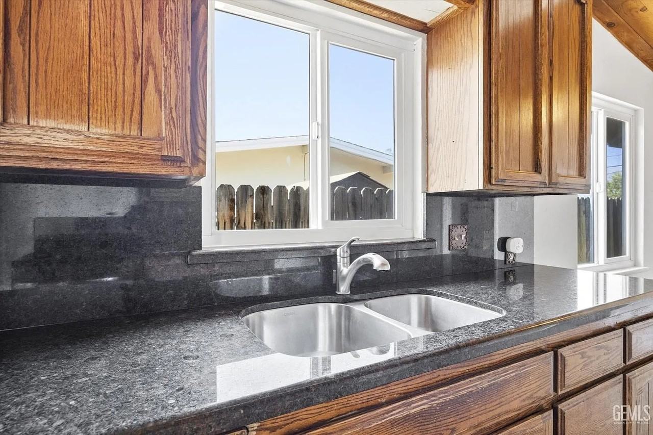 2712 Hollins St - Photo 6 of 20