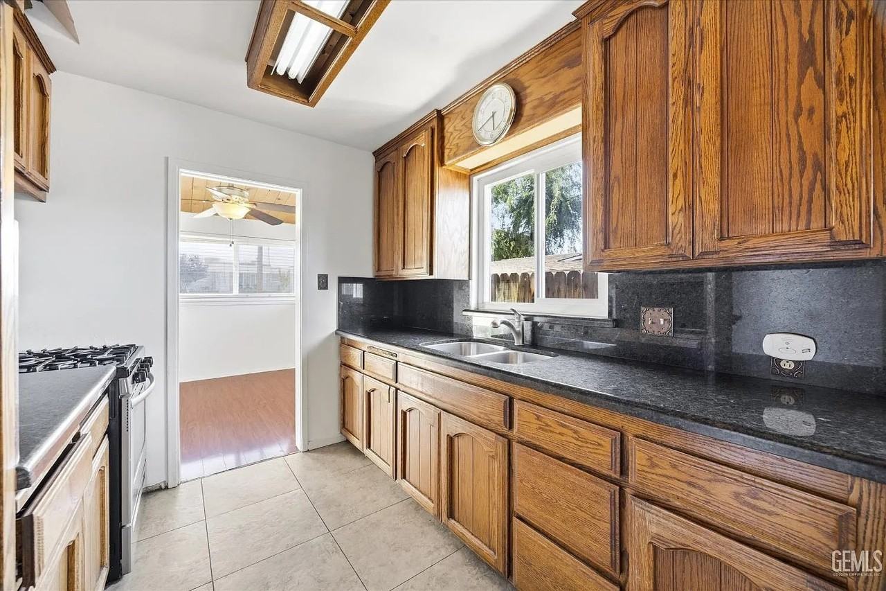 2712 Hollins St - Photo 7 of 20