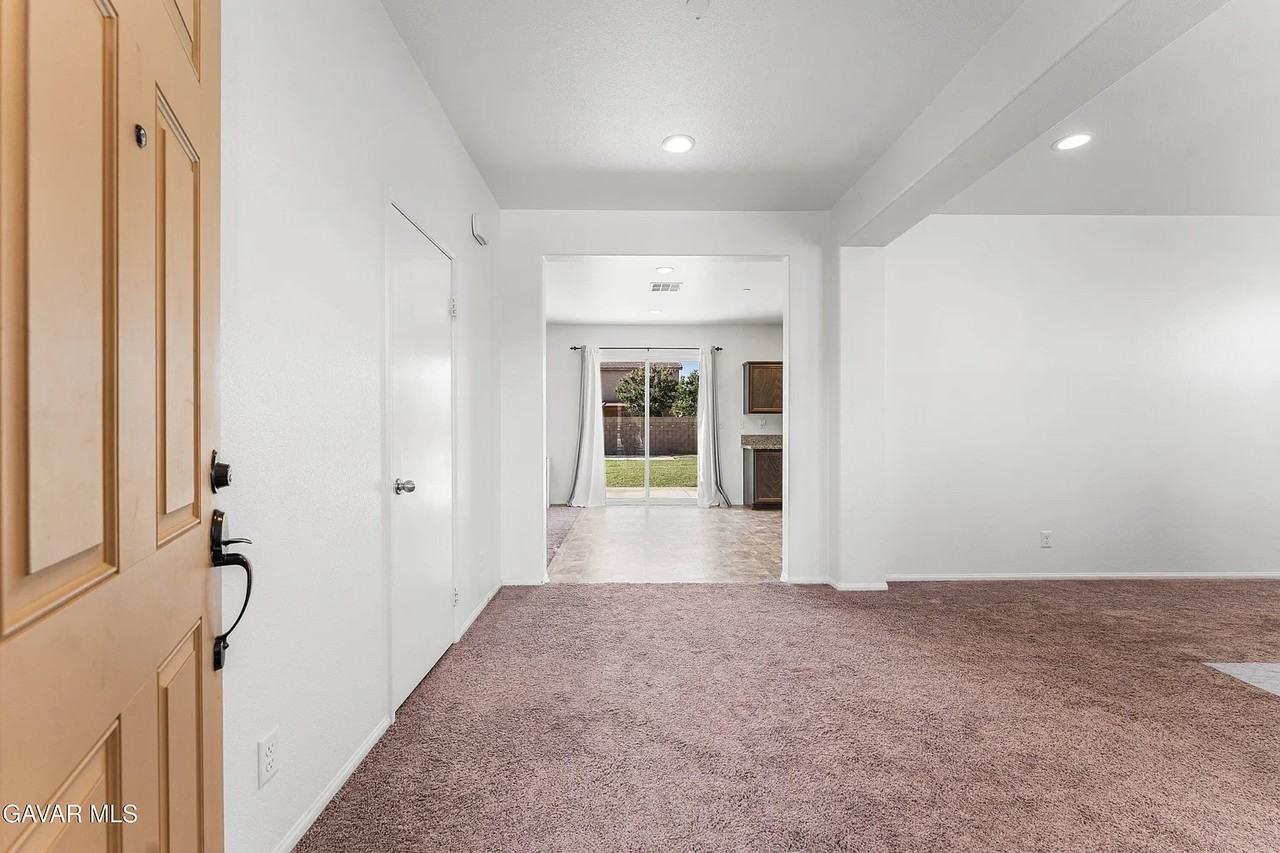 3230 Rodney St - Photo 2 of 20