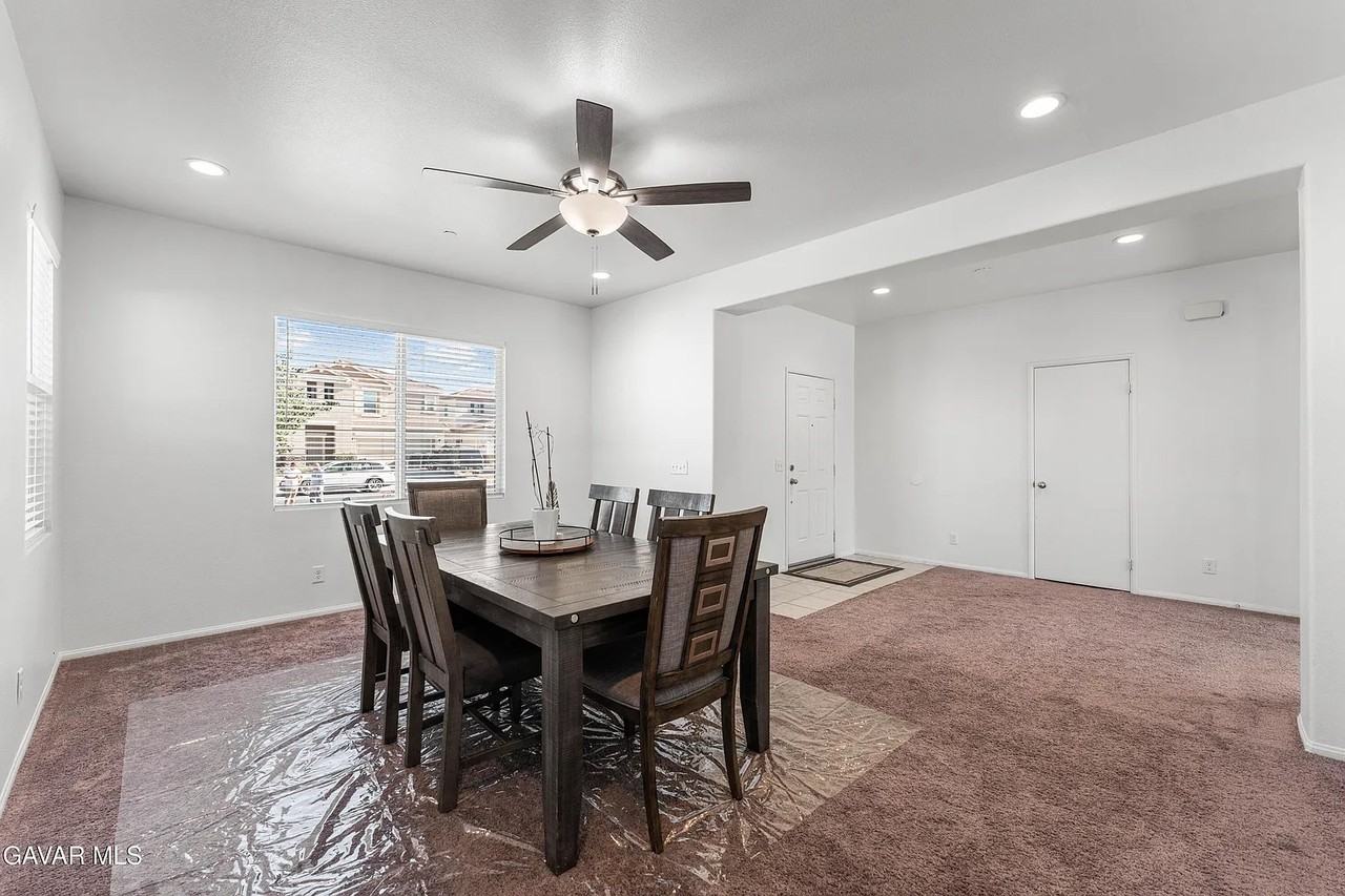3230 Rodney St - Photo 3 of 20