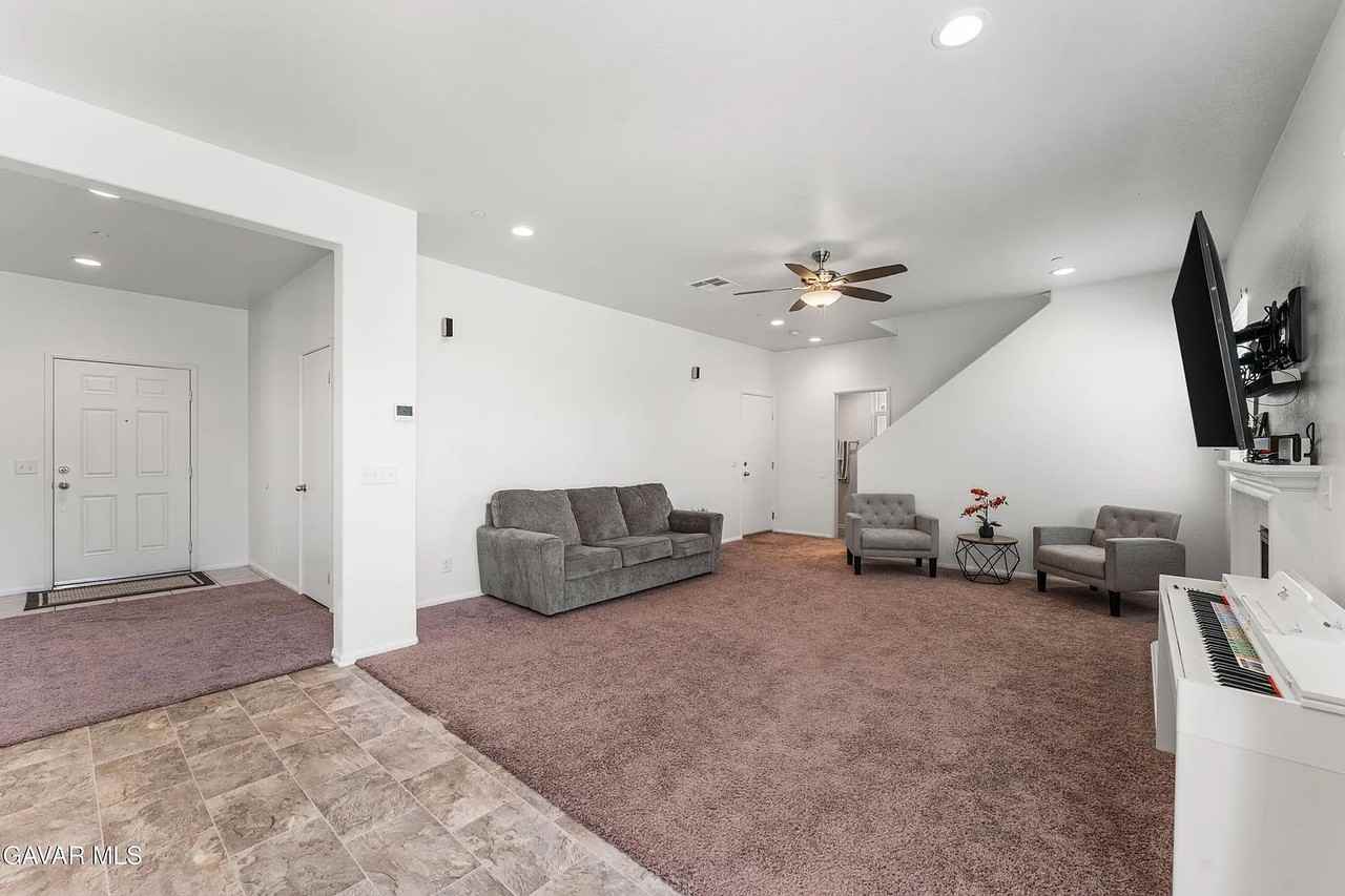 3230 Rodney St - Photo 5 of 20