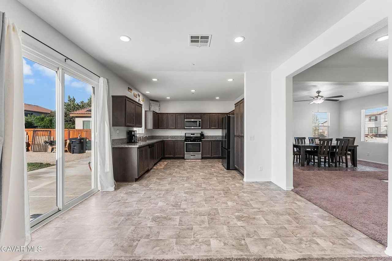 3230 Rodney St - Photo 7 of 20