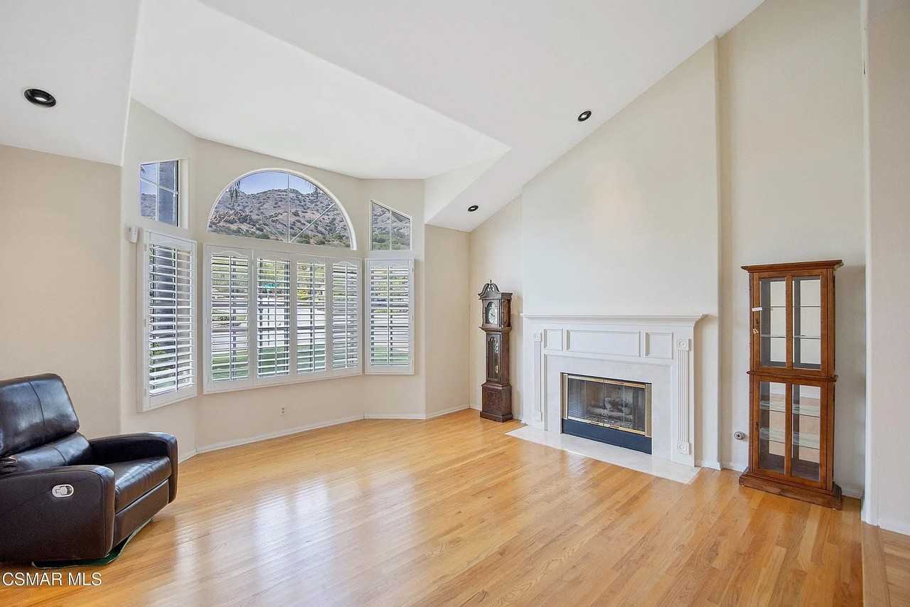 5490 Wembly Ave - Photo 4 of 20