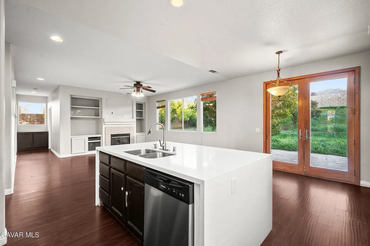 4028 Portola Dr - Photo 6 of 20