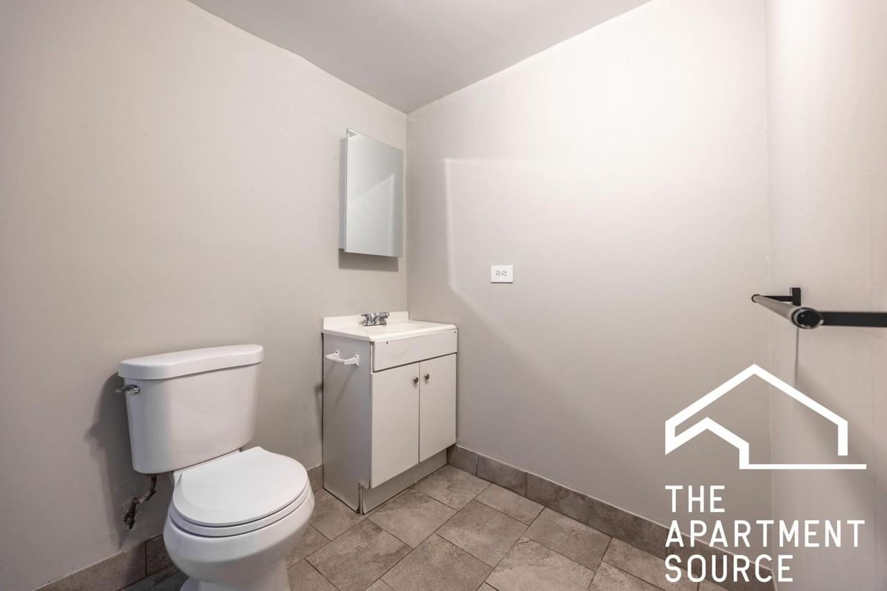 2306 W Rosemont Ave #G - Photo 6 of 11