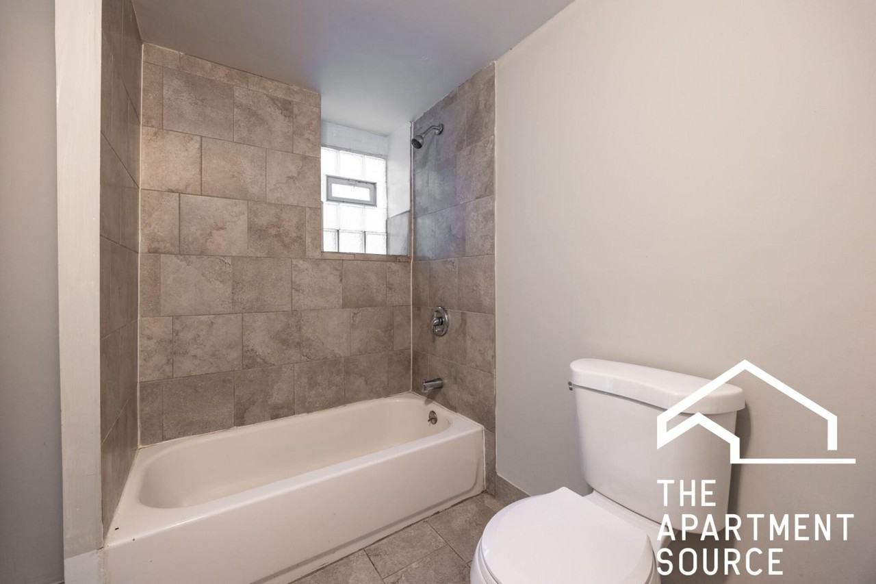 2306 W Rosemont Ave #G - Photo 7 of 11
