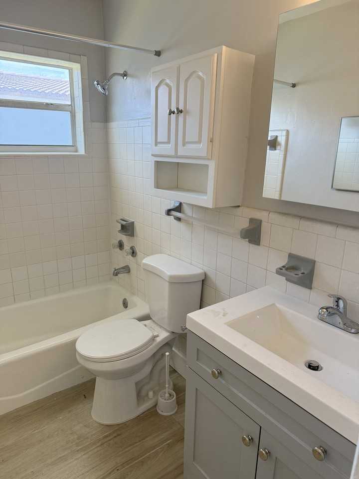 759 Ne 13th Ct #3 - Photo 2 of 8