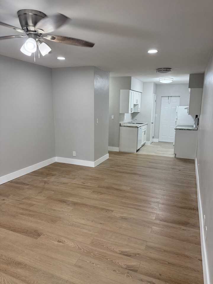 759 Ne 13th Ct #3 - Photo 3 of 8