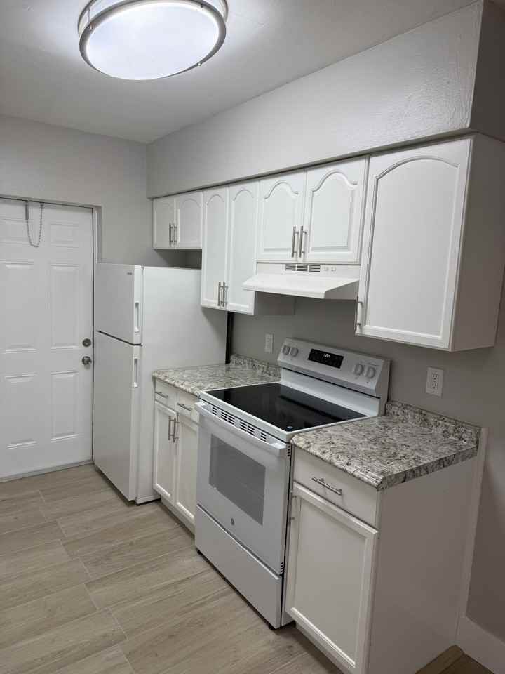 759 Ne 13th Ct #3 - Photo 4 of 8