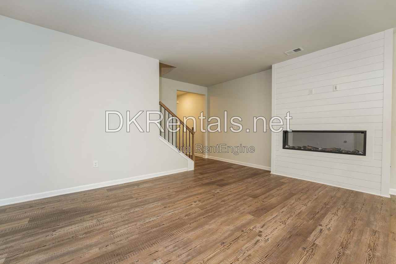 1141 Point Place Dr - Photo 6 of 24