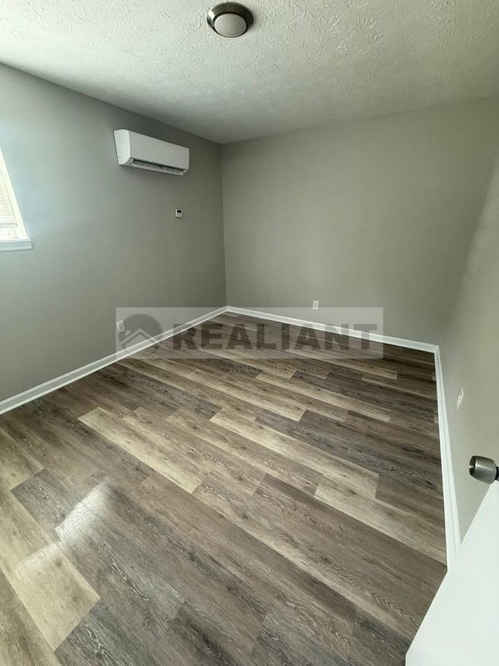 2066 Fairmont Ct #4 - Photo 2 of 6