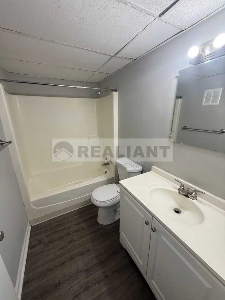 2066 Fairmont Ct #4 - Photo 4 of 6