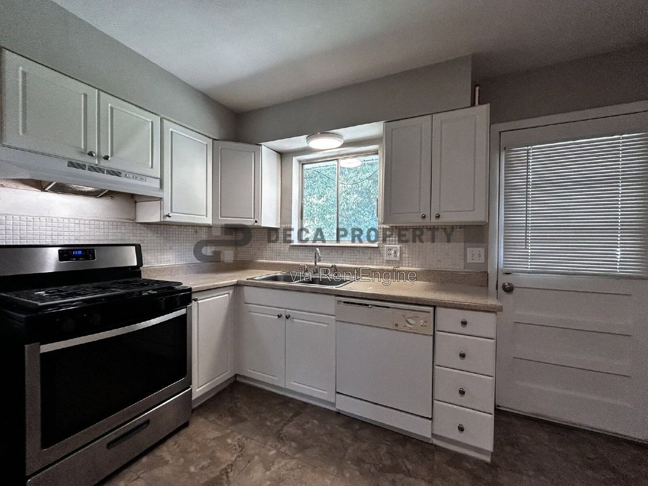 3937 Sims Ave - Photo 6 of 13