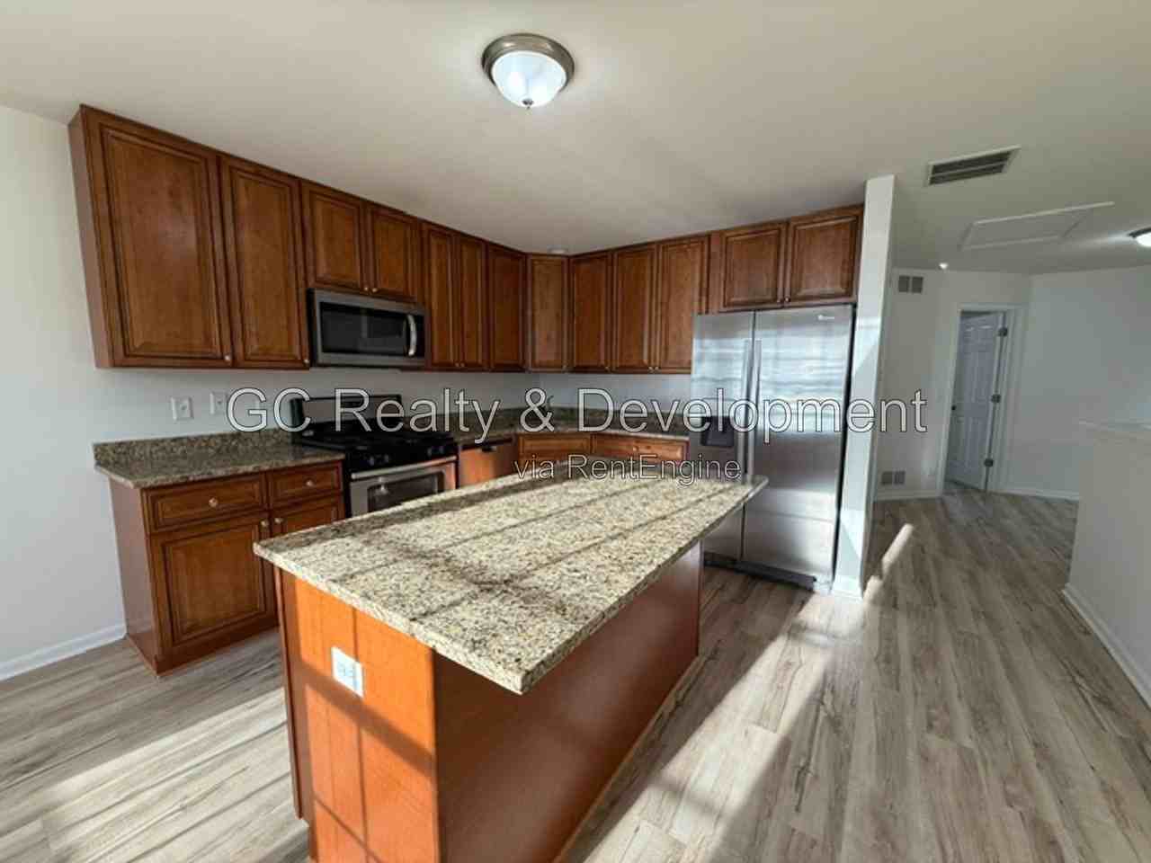 1068 Turin Dr - Photo 4 of 24