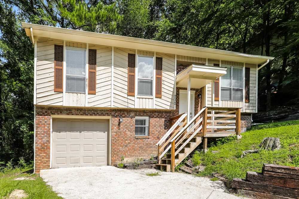 232 Glenvalley Ln Nw - Photo 4 of 17