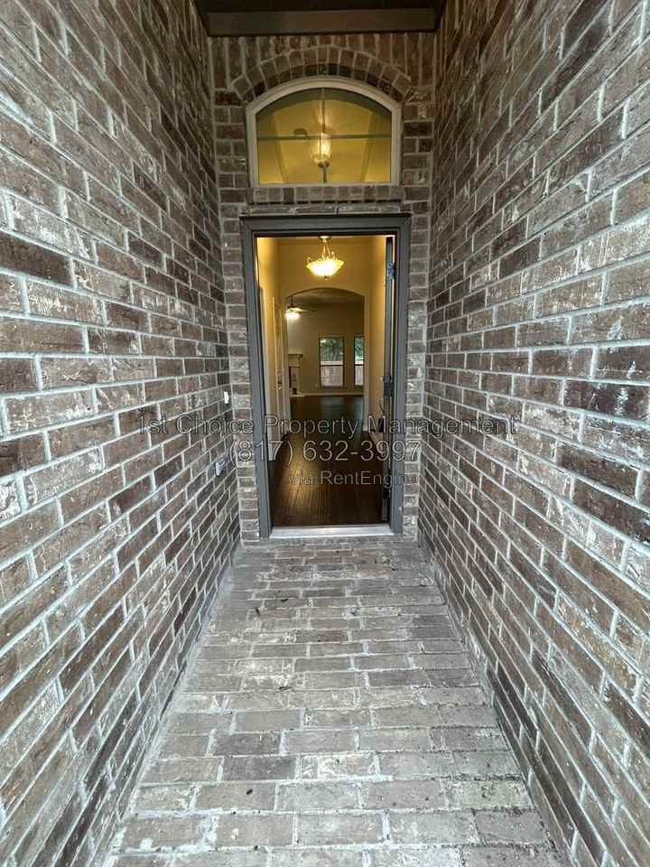 7908 Wilson Cliff Dr - Photo 5 of 30