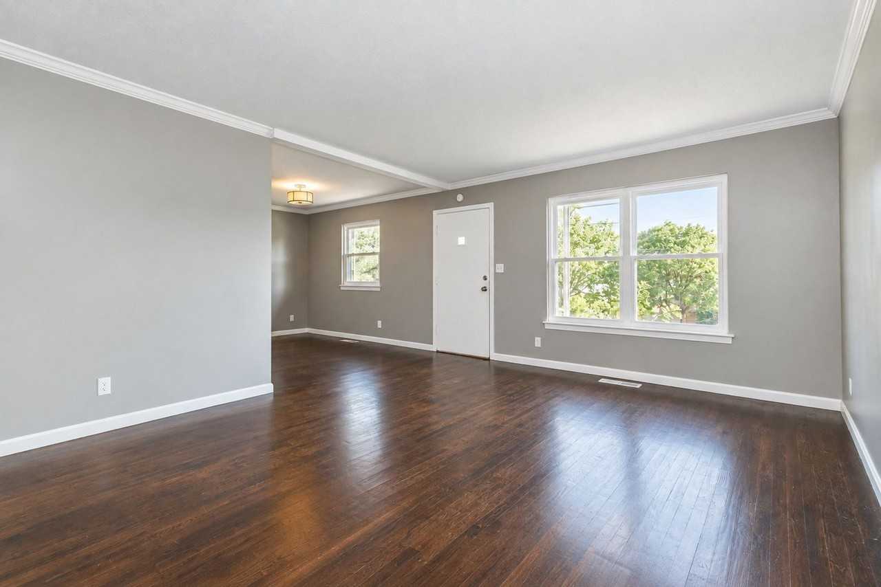 1930 Ivy St - Photo 5 of 16