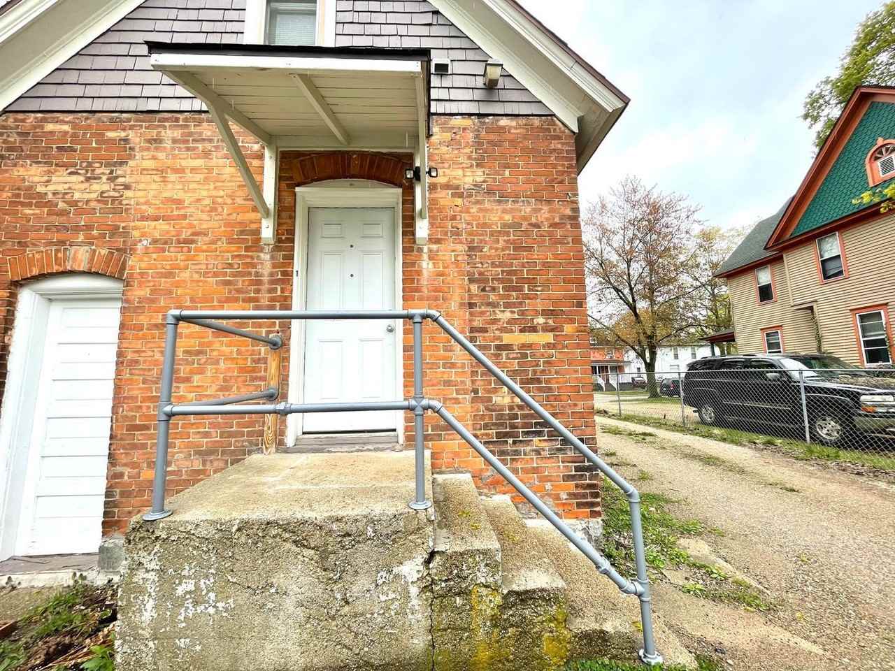 815 W Walnut St #1 - Photo 2 of 11