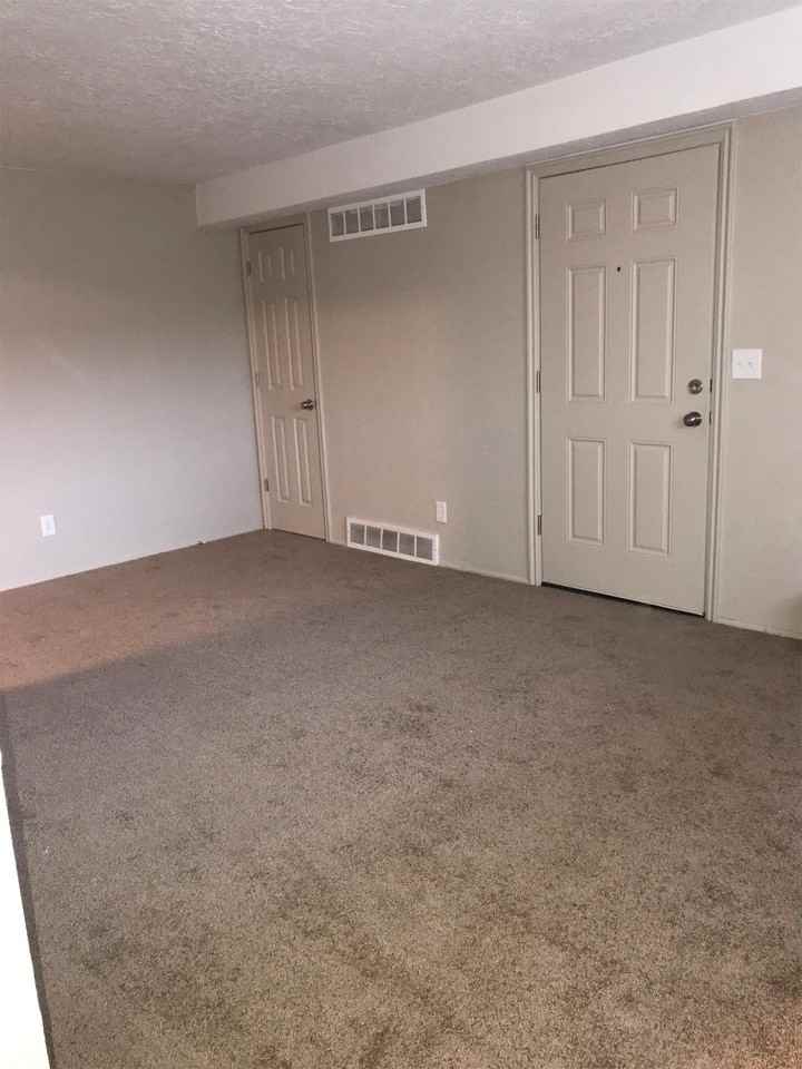 2553 S Lake Park Cir #2 - Photo 5 of 9