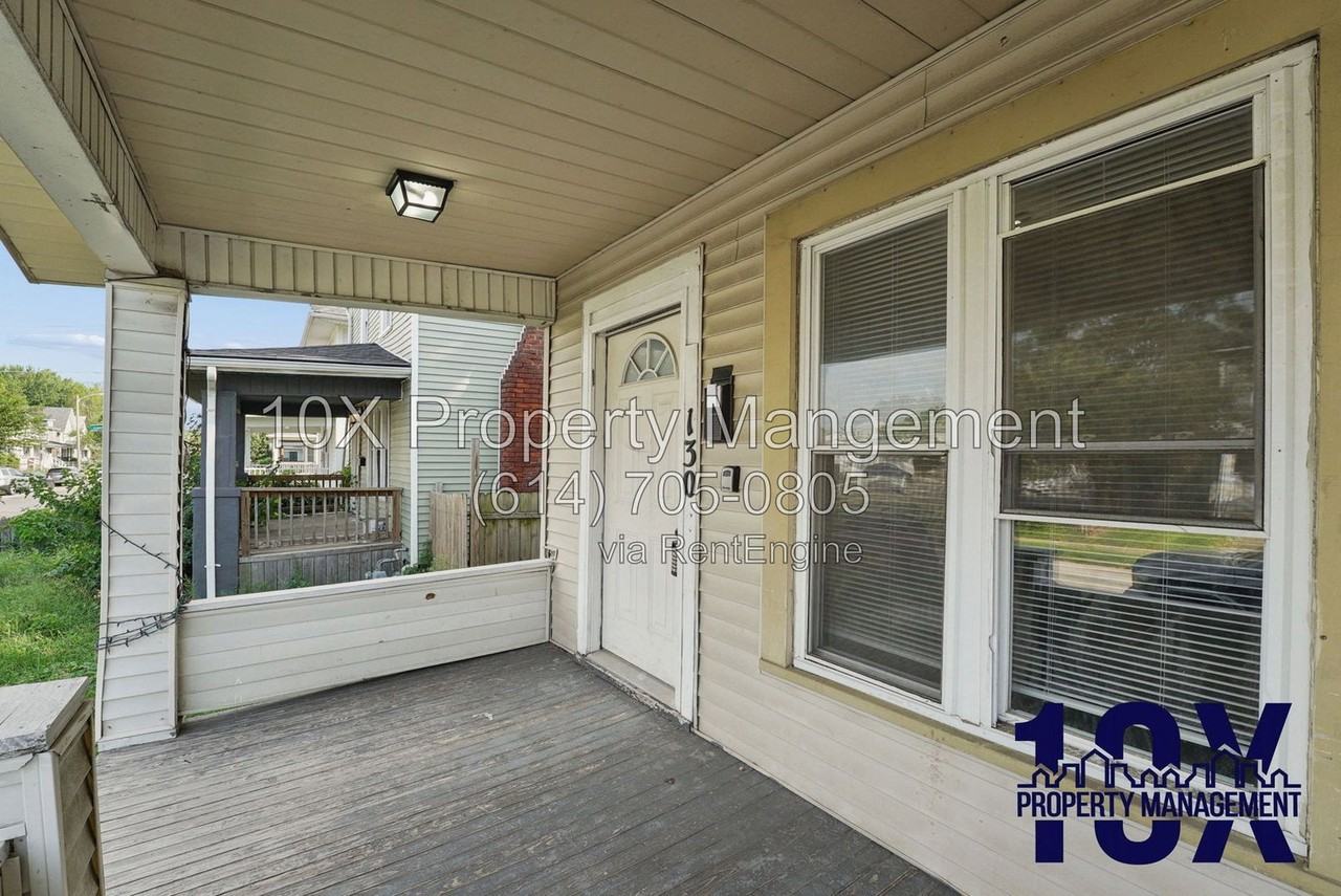 130 S Richardson Ave - Photo 4 of 30