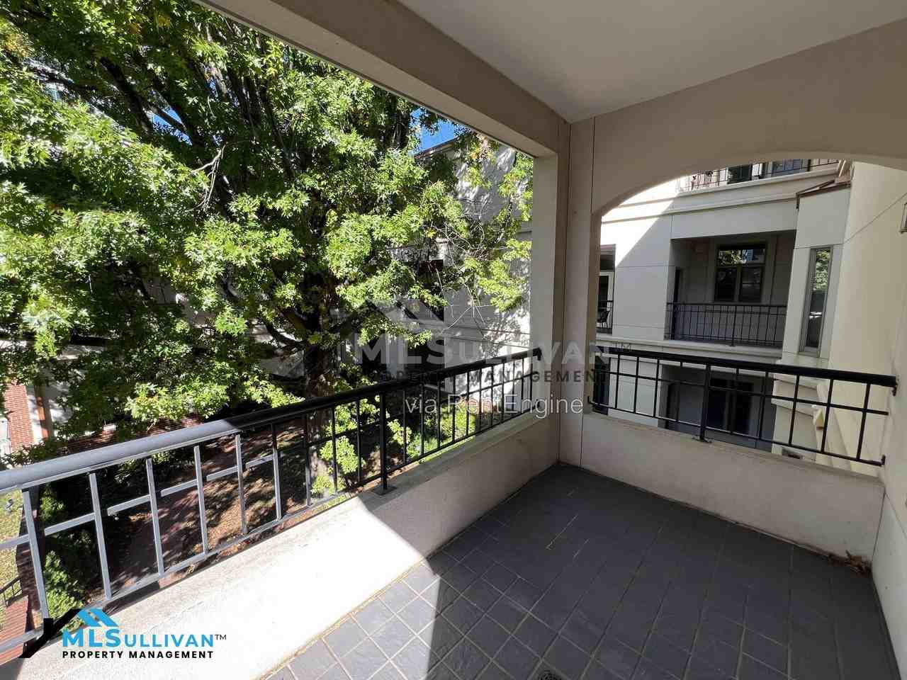256 E Davie St - Photo 4 of 50