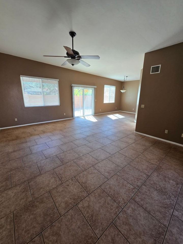 10352 N Fox Croft Ln - Photo 4 of 23