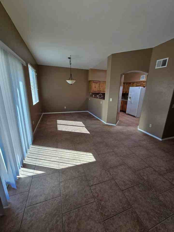 10352 N Fox Croft Ln - Photo 5 of 23