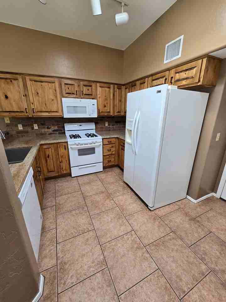 10352 N Fox Croft Ln - Photo 6 of 23