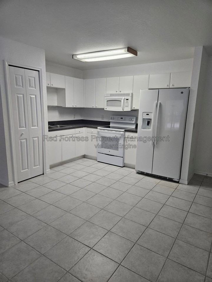 1916 Santa Barbara Blvd #C - Photo 4 of 8