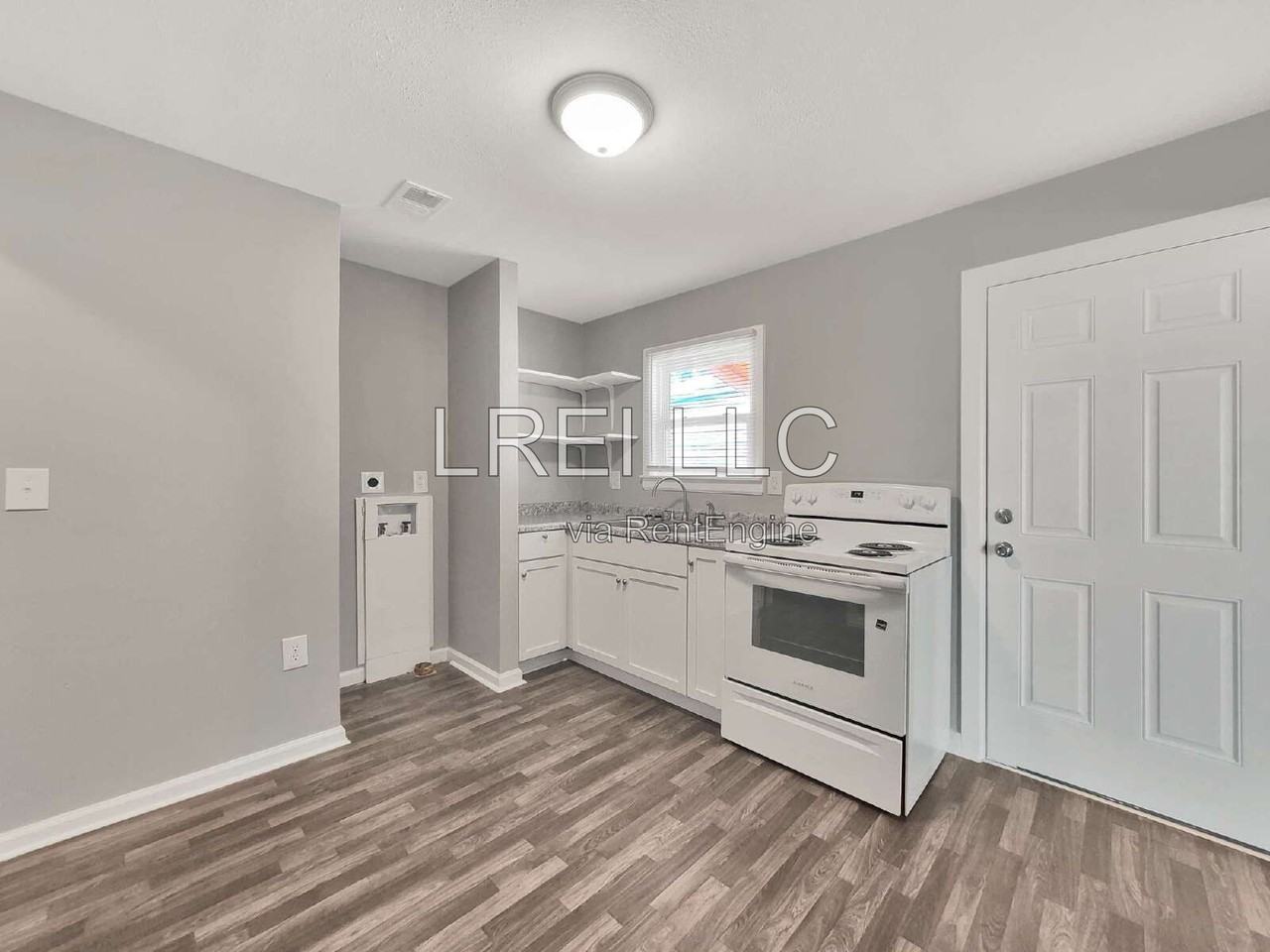 4401 Sunset Ave - Photo 4 of 11