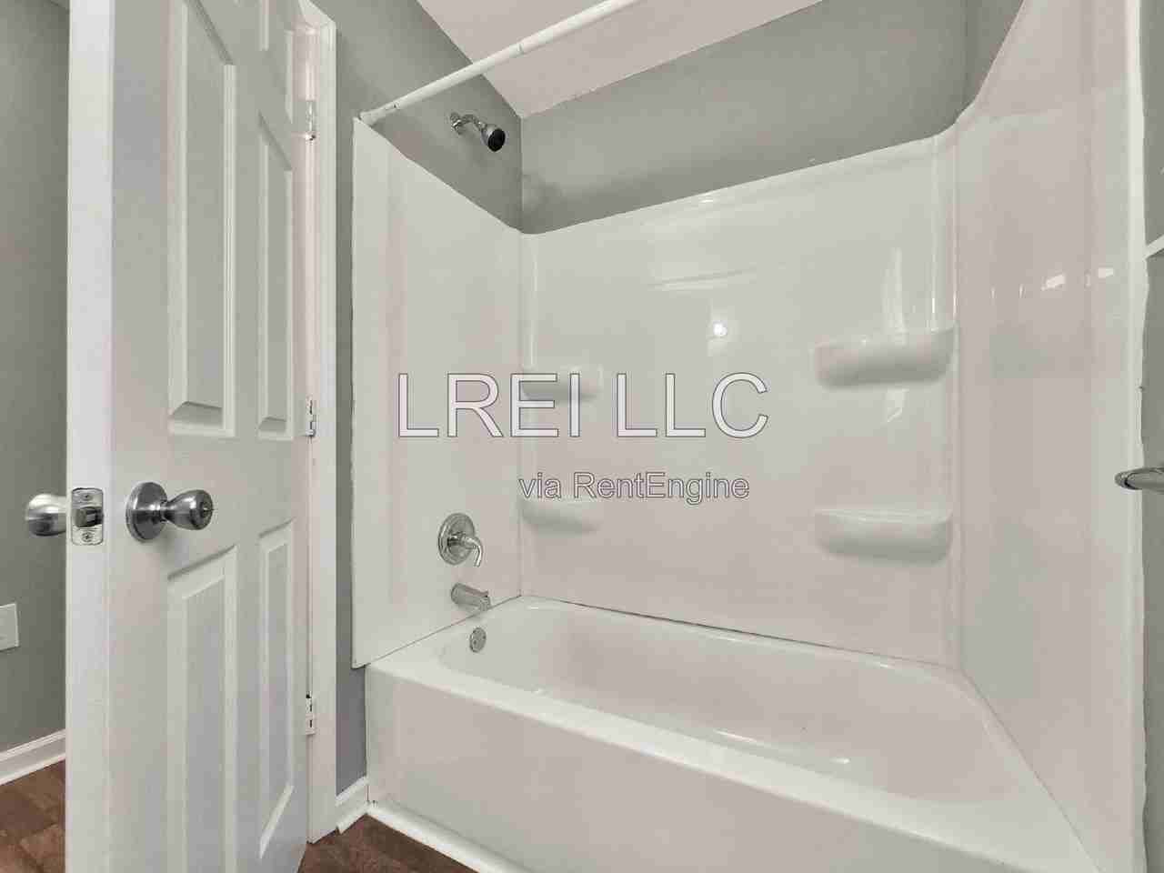 4401 Sunset Ave - Photo 7 of 11