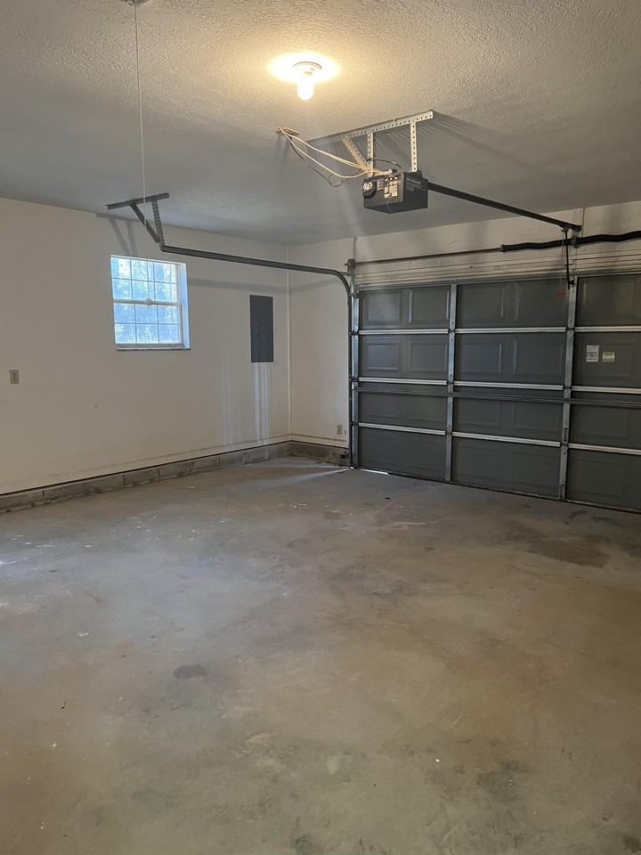 2733 Masterson Ln - Photo 3 of 16