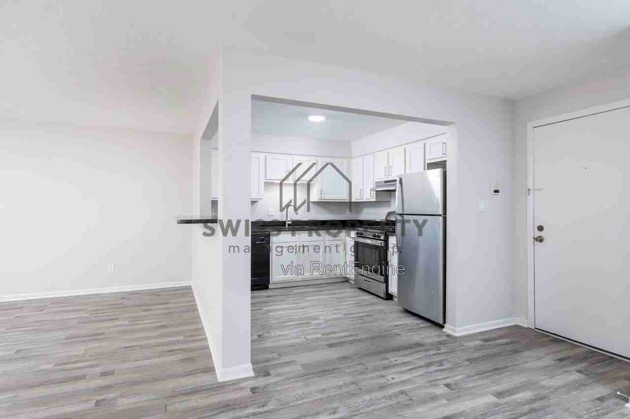 4577 Olentangy River Rd #G1 - Photo 7 of 49