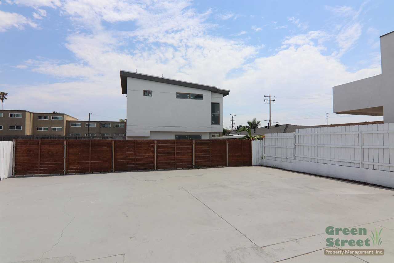 6833 Amherst St - Photo 4 of 14