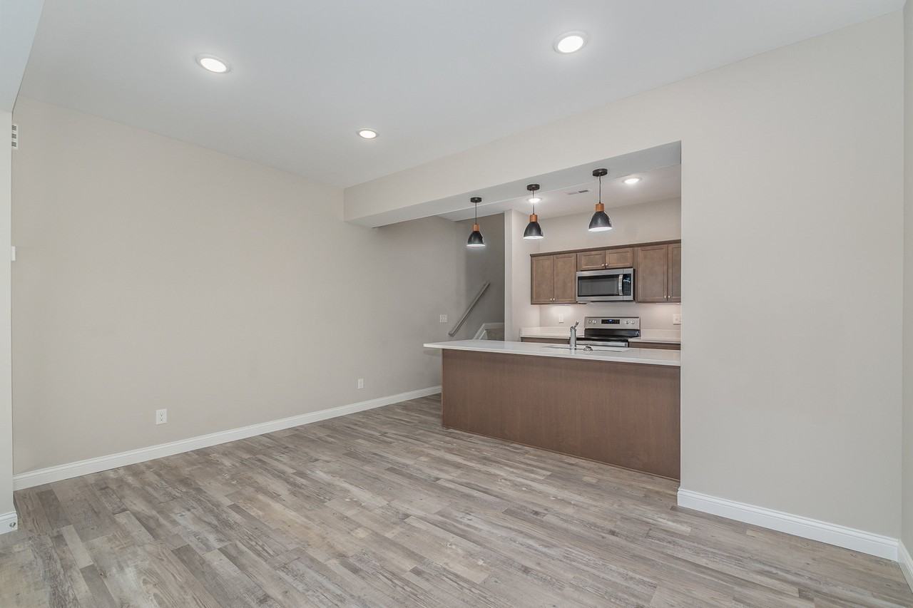 2017 Terrace Ct #2017 - Photo 4 of 18