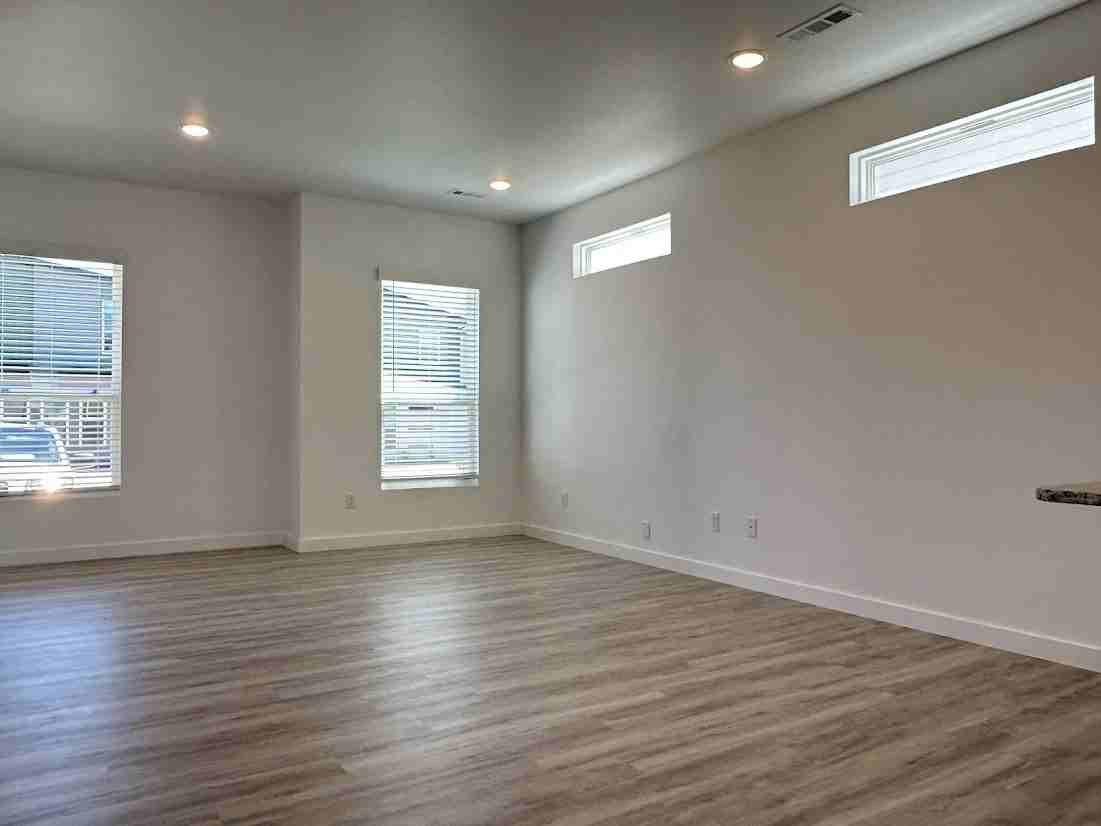 960 Ventnor Avenue, Centerton - Photo 6 of 18