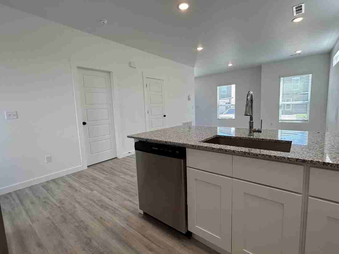 960 Ventnor Avenue, Centerton - Photo 4 of 18