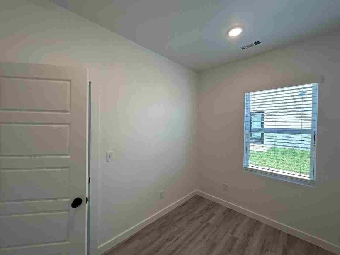 960 Ventnor Avenue, Centerton - Photo 5 of 18