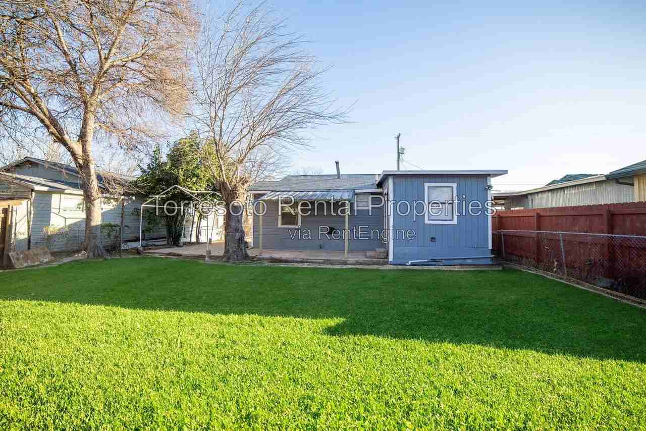 2731 Menchaca St - Photo 4 of 12