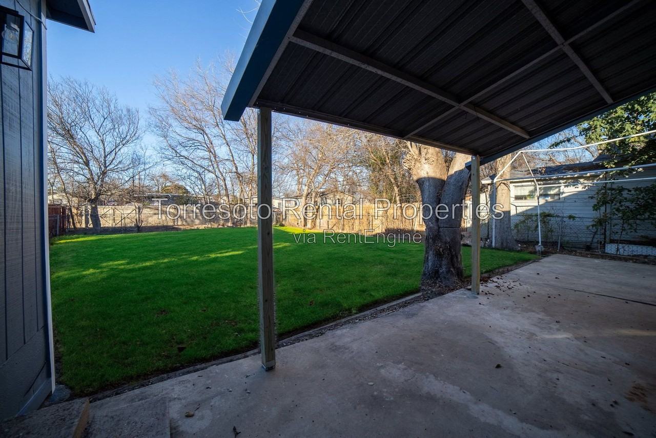 2731 Menchaca St - Photo 6 of 12