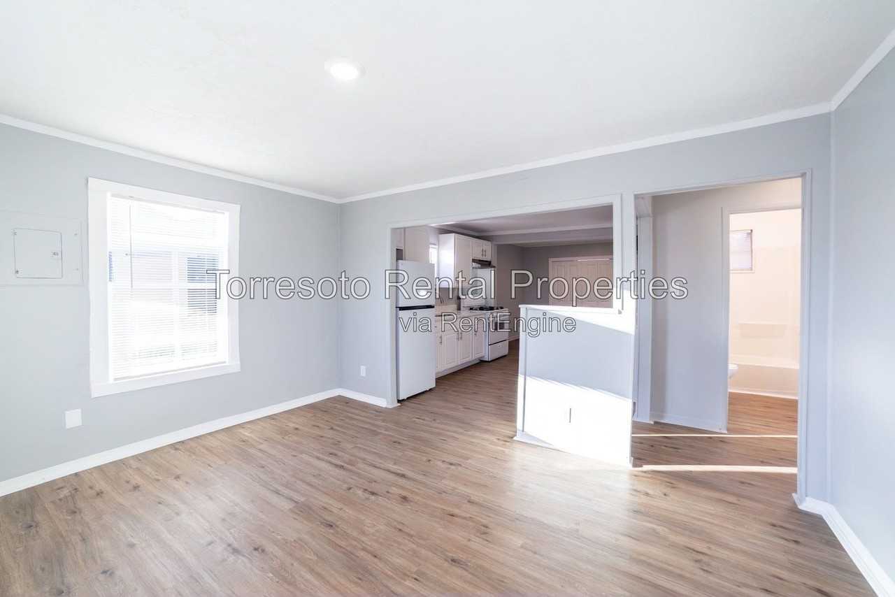 2731 Menchaca St - Photo 7 of 12