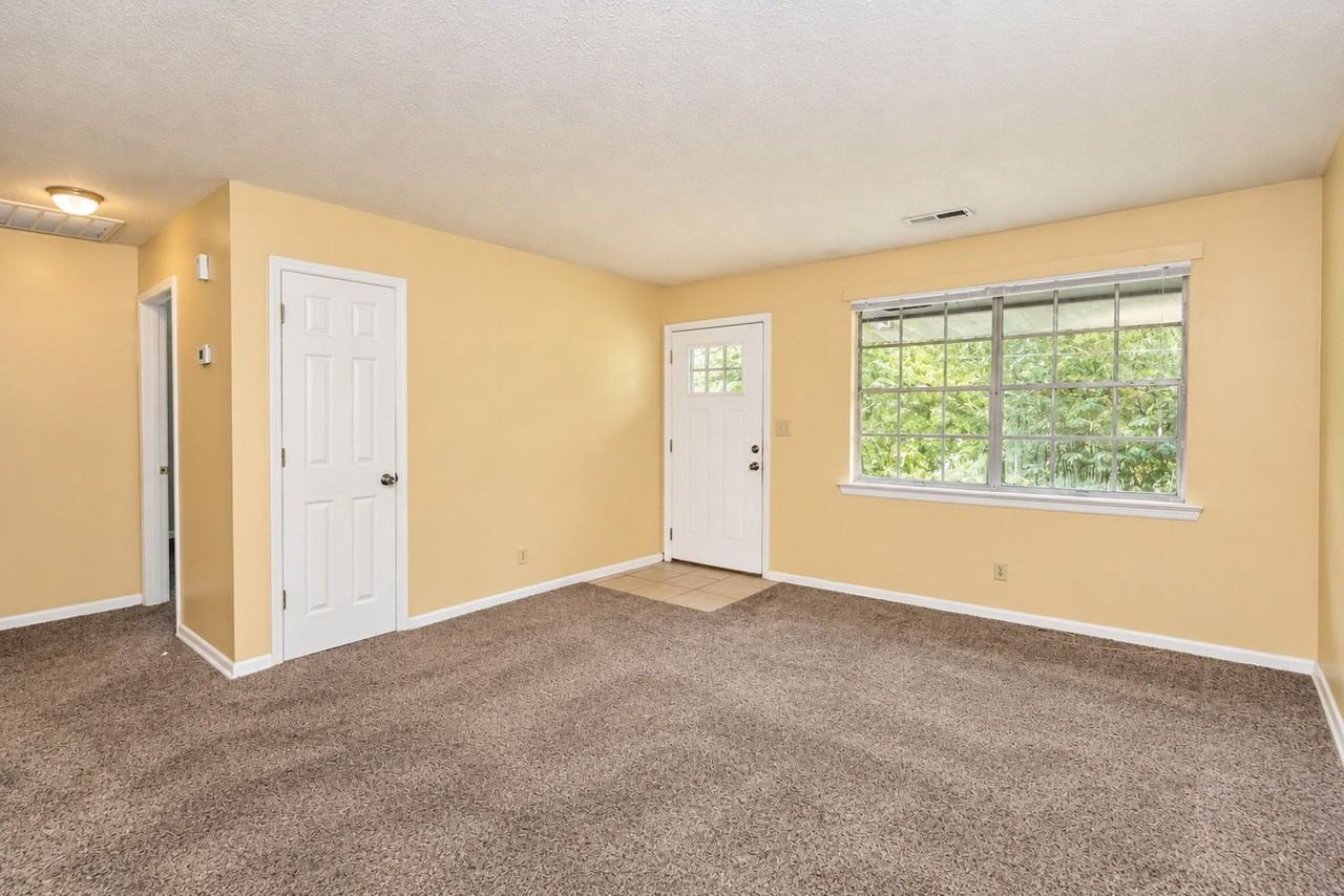 3884 Youngstown Rd #3884 - Photo 3 of 11