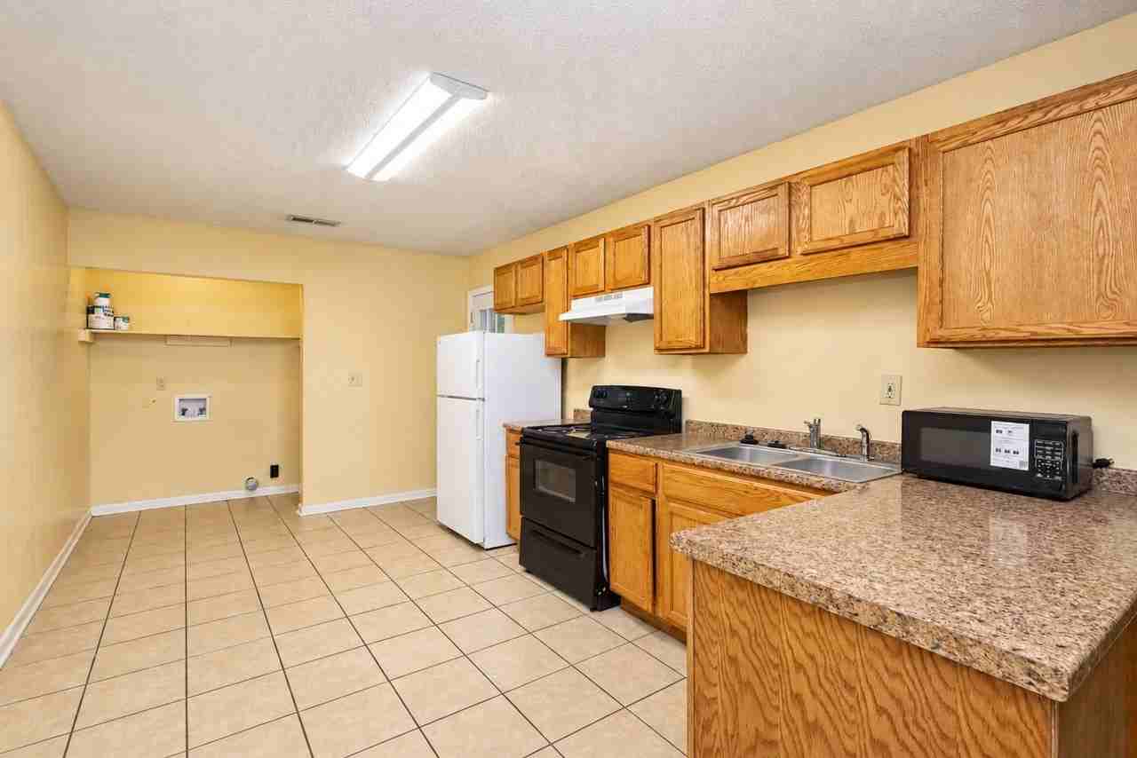 3884 Youngstown Rd #3884 - Photo 5 of 11