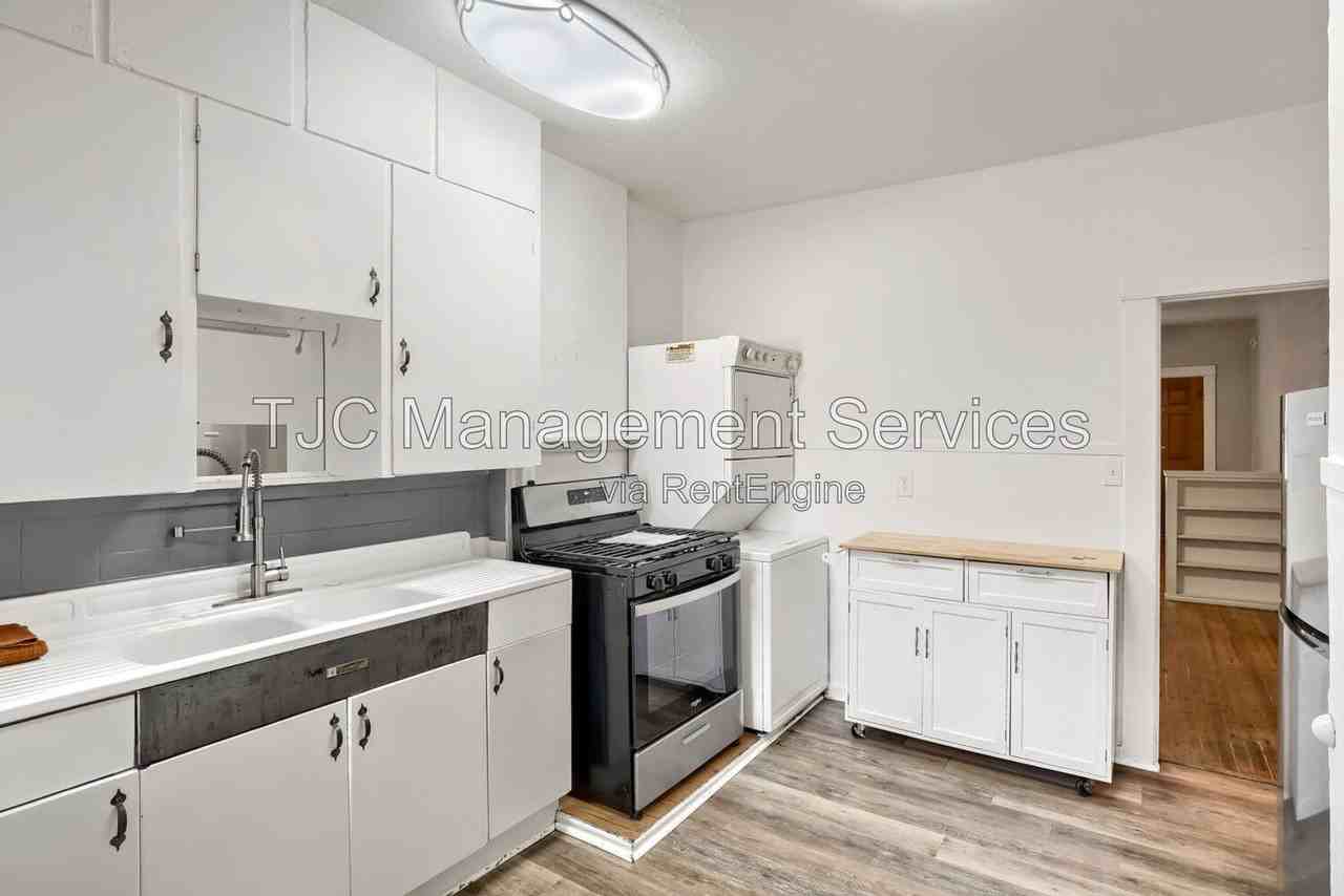 865 S Grant St - Photo 7 of 12